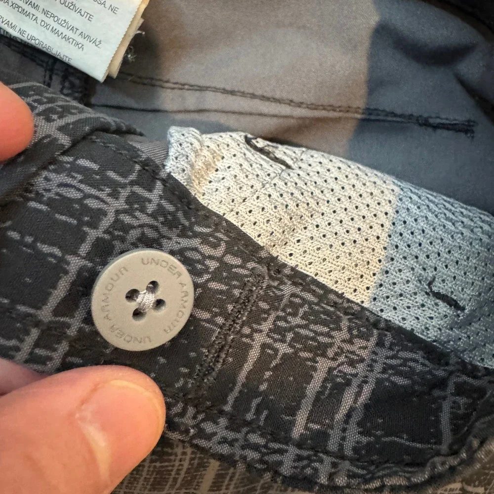 Under Armour Boys‎ Grey Black Grid Pattern Athletic Shorts YMD Medium Loose Fit